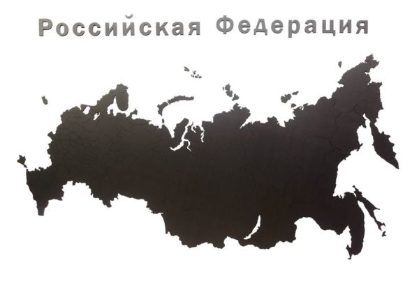 Деревянная карта России с названиями городов, черная - черный